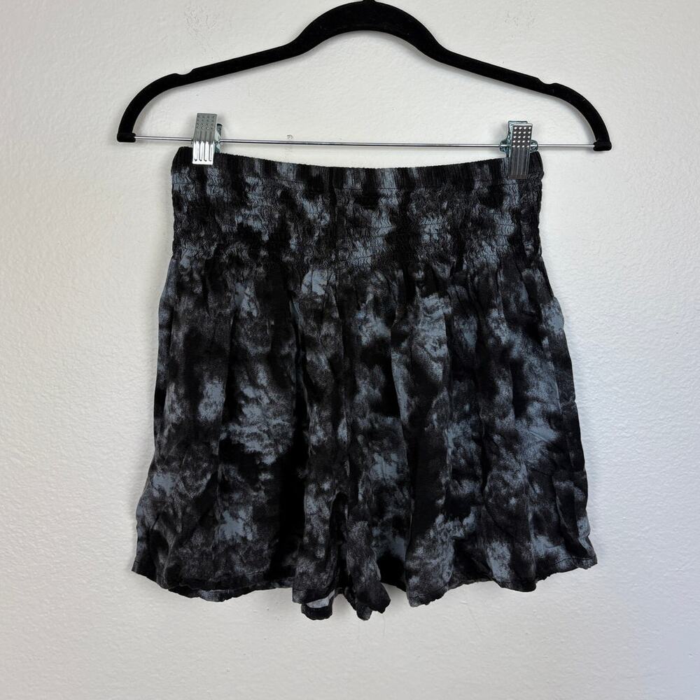 NWOT Lotus and Luna Tie Dye Smocked Waist Shorts Small